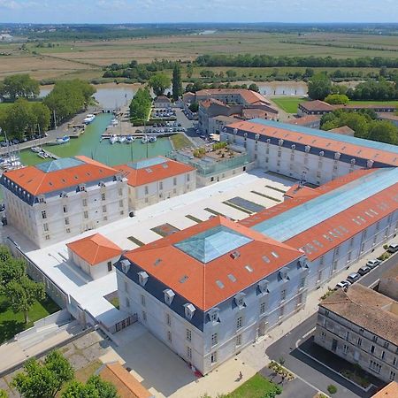 Residence De L'Arsenal Royal - Meubles De Tourisme Рошвор Екстериор снимка