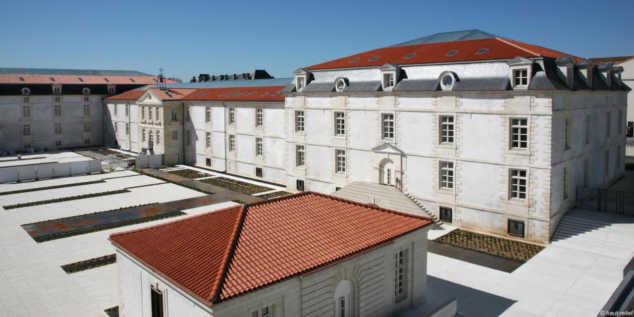 Residence De L'Arsenal Royal - Meubles De Tourisme Рошвор Екстериор снимка