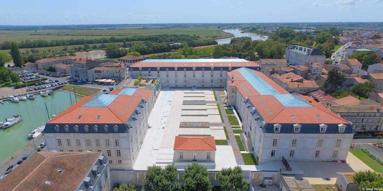 Residence De L'Arsenal Royal - Meubles De Tourisme Рошвор Екстериор снимка