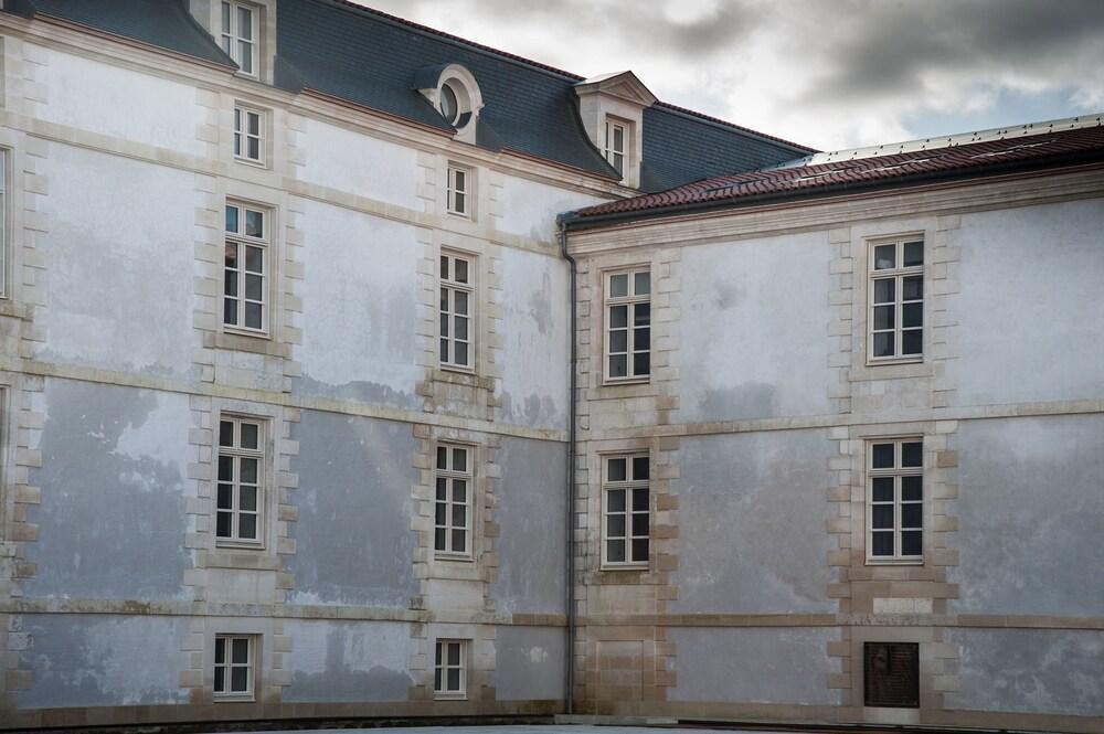 Residence De L'Arsenal Royal - Meubles De Tourisme Рошвор Екстериор снимка