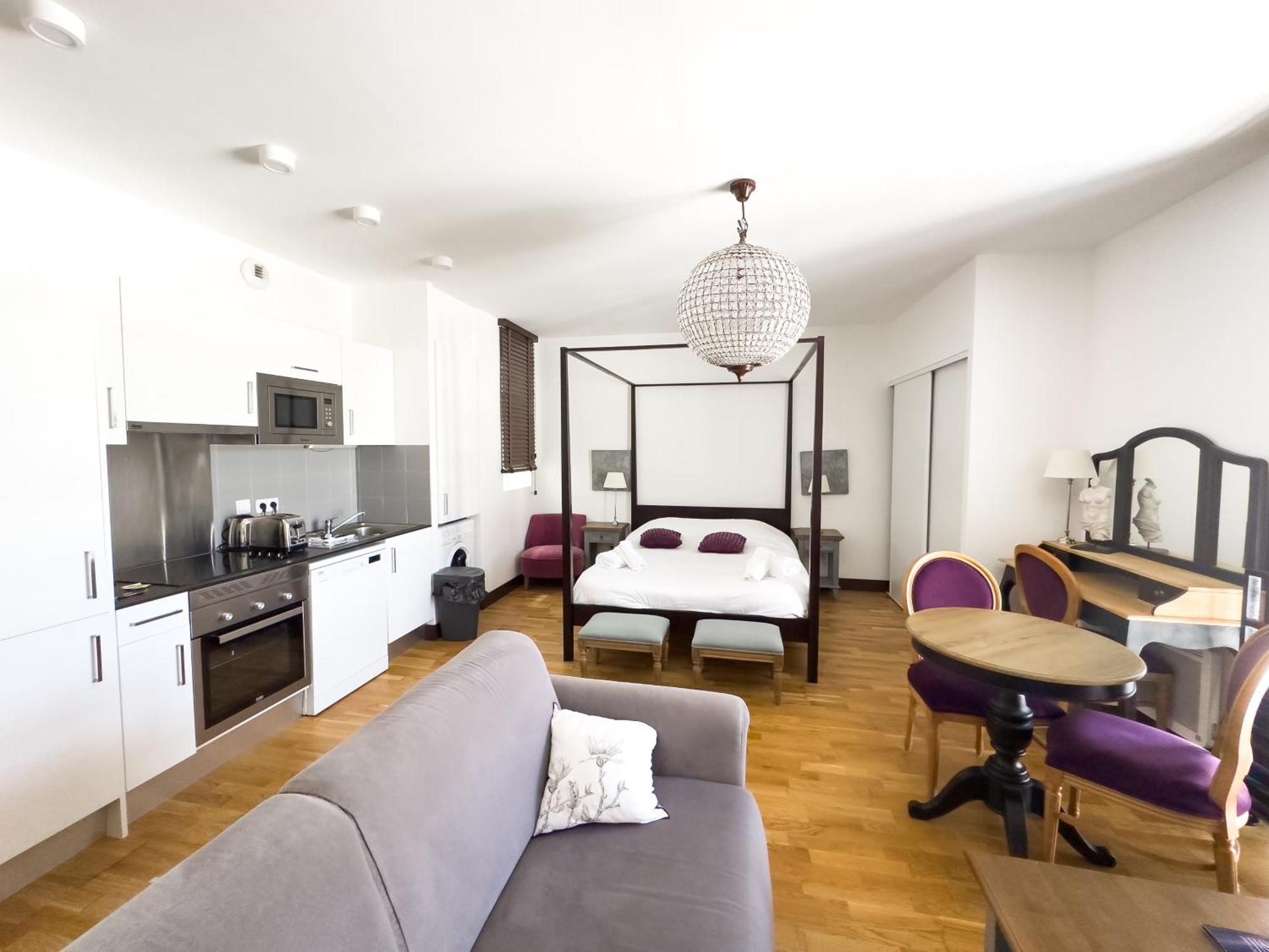 Residence De L'Arsenal Royal - Meubles De Tourisme Рошвор Екстериор снимка